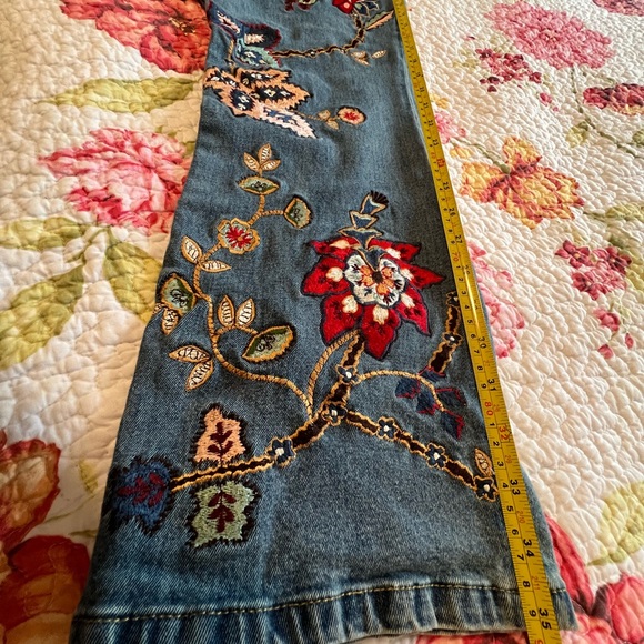 Alice + Olivia Denim with Floral Embroidered Accents Jeans - Picture 13 of 16